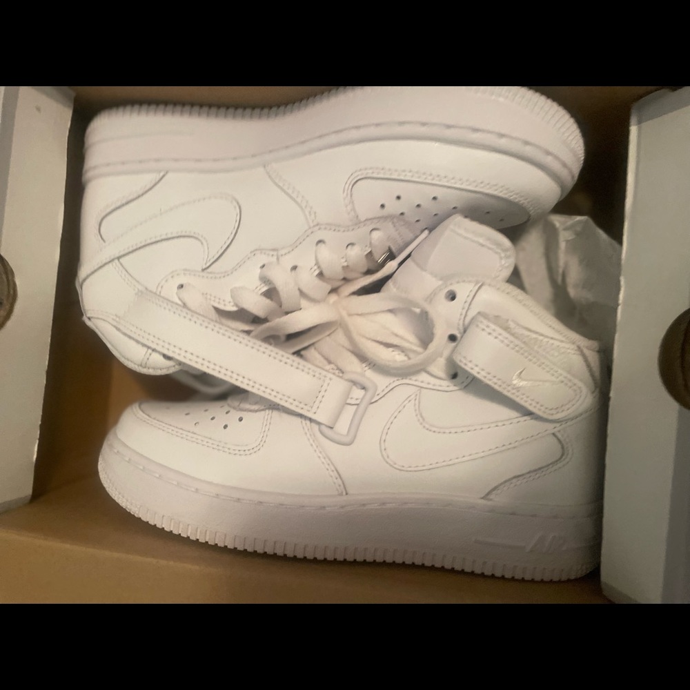 Brand new Air Force 1 mid
